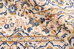 Corner detail of 1983s Kashan rug showing border pattern and Wool pile