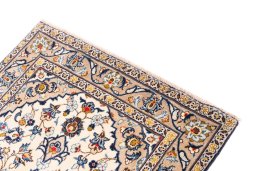 Surface texture of 2000s Kashan rug with natural Wool and intricate pattern