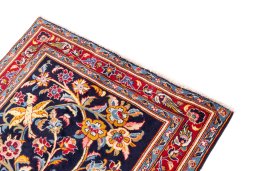 Surface texture of 1980s Kashan rug with natural Wool and intricate pattern