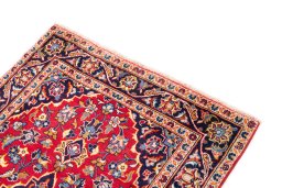 Surface texture of 2000s Kashan rug with natural Wool and intricate pattern