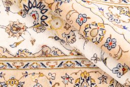 Corner detail of 2003s Kashan rug showing border pattern and Wool pile