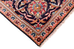 Central medallion detail of 1975s Kashan rug from Iran / Persia