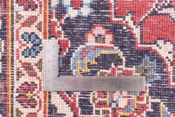 Corner detail of 1998s Kashan rug showing border pattern and Wool pile