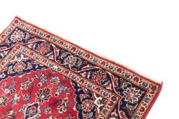 Surface texture of 1998s Kashan rug with natural Wool and intricate pattern