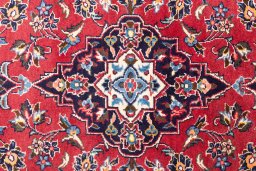 Full view of 1998s Kashan rug from Iran / Persia, 150 × 100 cm in Red tones