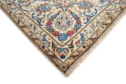 Central medallion detail of 1985s Kashan rug from Iran / Persia