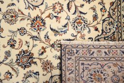 Close-up detail of 1990s Kashan rug from Iran / Persia showing Wool weave