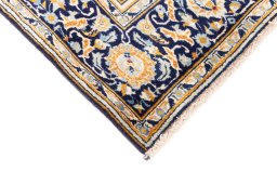 Central medallion detail of 1979s Kashan rug from Iran / Persia