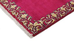 Surface texture of 1990s Kashan rug with natural Wool and intricate pattern