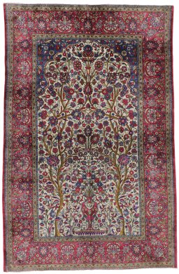 Full view of 1920s Kashan rug from Iran / Persia, 200 × 133 cm in Beige tones