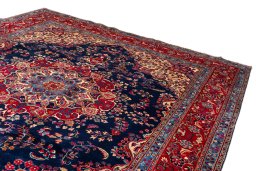 Surface texture of 1990s Kashan rug with natural Wool and intricate pattern