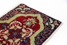 Surface texture of 1995s Kashan rug with natural Wool and intricate pattern