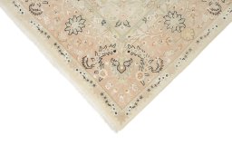 Backside of handmade 1980s Kashmar rug showing knot structure and weave density