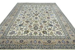 Surface texture of New Kashmar rug with natural Wool and intricate pattern