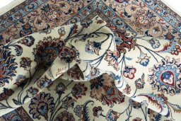 Corner detail of New Kashmar rug showing border pattern and Wool pile