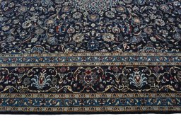 Corner detail of New Kashmar rug showing border pattern and Wool pile