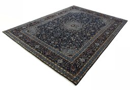 Corner detail of New Kashmar rug showing border pattern and Wool pile