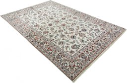 Close-up detail of New Kashmar rug from Iran / Persia showing Cork weave