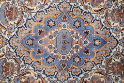 Close-up detail of 1990s Kashmar rug from Iran / Persia showing Wool weave