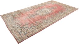 Corner detail of 1950s Kerman rug showing border pattern and Wool pile