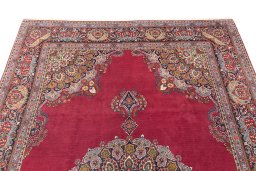 Surface texture of 1950s Kerman rug with natural Wool and intricate pattern