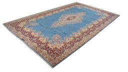 Close-up detail of 1960s Kerman rug from Iran / Persia showing Wool weave