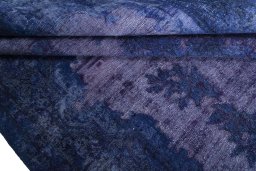 Close-up detail of 1970s Kerman rug from Iran / Persia showing Wool weave
