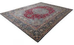 Corner detail of 1950s Kerman rug showing border pattern and Wool pile