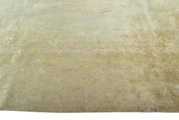 Corner detail of 1950s Kerman rug showing border pattern and Wool pile