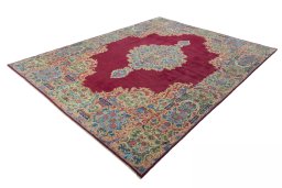 Corner detail of 1950s Kerman rug showing border pattern and Wool pile