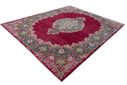 Corner detail of 1970s Kerman rug showing border pattern and Wool pile
