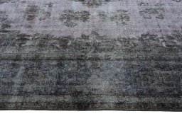 Full view of 1970s Kerman rug from Iran / Persia, 500 × 348 cm in Red tones