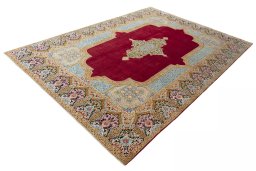 Corner detail of 1970s Kerman rug showing border pattern and Wool pile