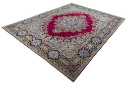 Corner detail of 1970s Kerman rug showing border pattern and Wool pile