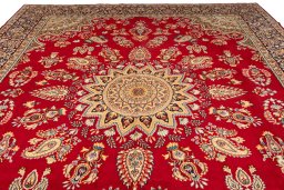 Corner detail of 1990s Kerman rug showing border pattern and Wool pile