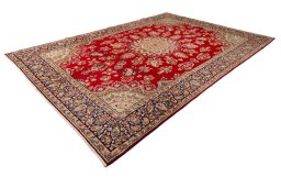 Corner detail of 1990s Kerman rug showing border pattern and Wool pile