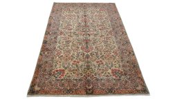 Corner detail of 1920s Kerman rug showing border pattern and Wool pile