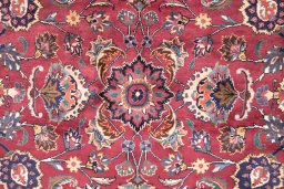 Close-up detail of 1960s Mashad rug from Iran / Persia showing Wool weave