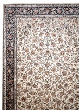 Full view of New Mashad rug from Iran / Persia, 602 × 400 cm in Beige tones