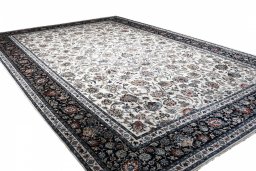 Corner detail of New Mashad rug showing border pattern and Wool pile