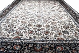 Surface texture of New Mashad rug with natural Wool and intricate pattern