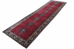 Corner detail of 1950s Mashad rug showing border pattern and Wool pile