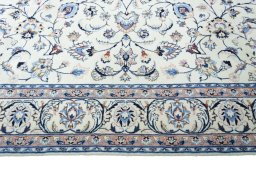 Corner detail of New Mashad rug showing border pattern and Wool pile