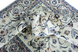 Surface texture of New Mashad rug with natural Wool and intricate pattern