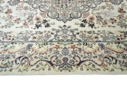 Corner detail of New Mashad rug showing border pattern and Wool pile