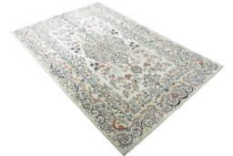 Close-up detail of New Mashad rug from Iran / Persia showing Wool weave