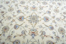 Central medallion detail of New Mashad rug from Iran / Persia