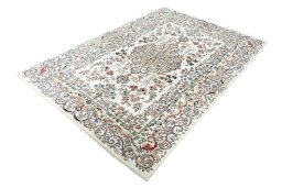 Corner detail of New Mashad rug showing border pattern and Wool pile