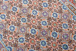 Surface texture of New Moud rug with natural Wool and intricate pattern