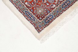 Surface texture of New Moud rug with natural Wool and intricate pattern